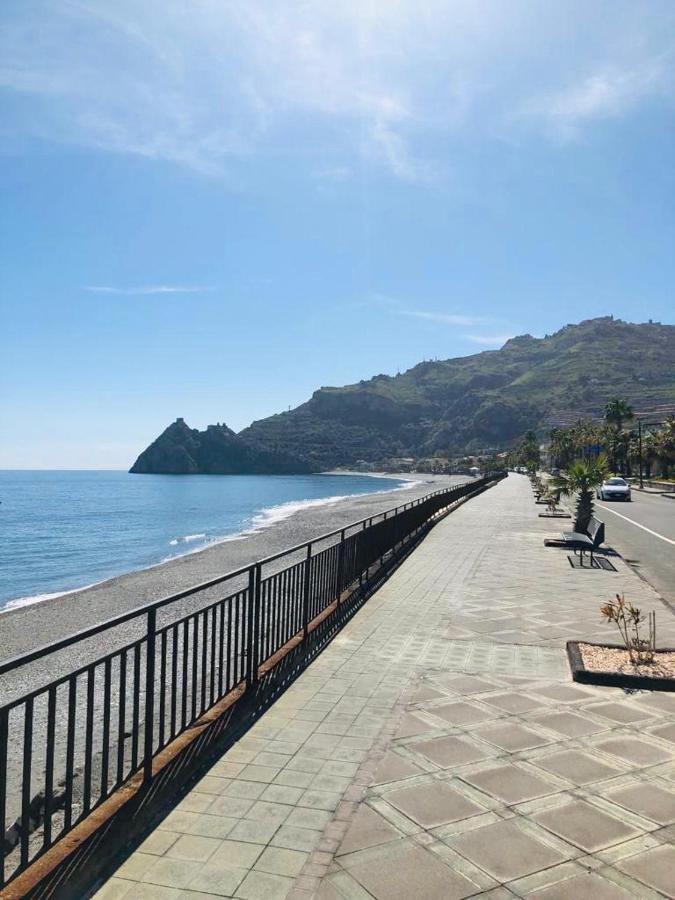 Appartamento Sul Lungomare Di S Alessio Sant'Alessio Siculo Bagian luar foto